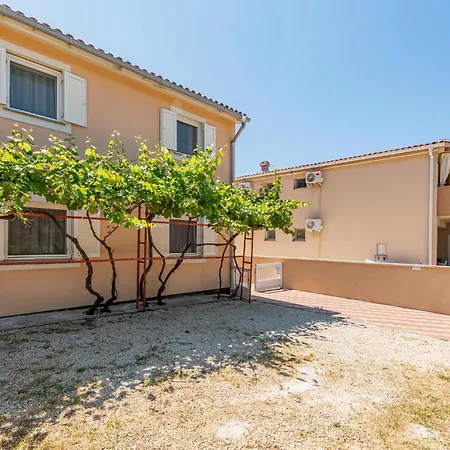 Two-bedroom In Vir Apartamento Vir