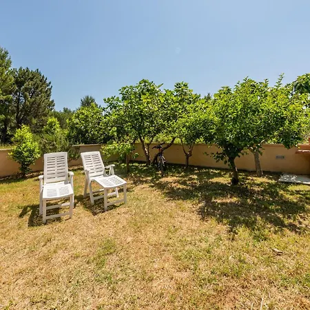 Apartment 2 Bedroom Gorgeous In Vir *